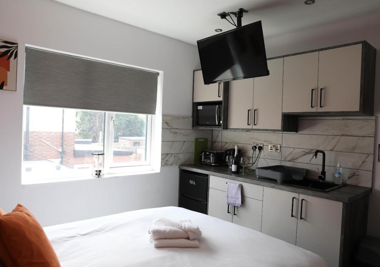Cb Stays - Private Rooms With Ensuite And Kitchenette In Peterborough Exterior foto
